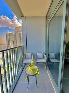 Creek edge,1 bedroom apartment, creek Harbour, high Floor