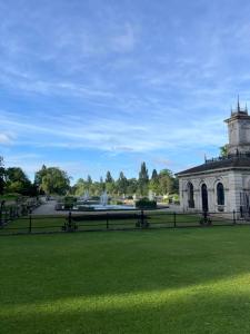 Hyde Park Great for Families 2beds & 2baths flat Fantastic location!