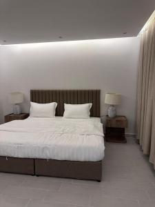 غرفه و صاله خلف البوليفارد