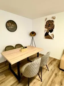 Linger House - Stahle