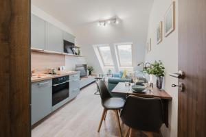 Prague Days - Attic 1BDR apt - Workspace - Garage - Smíchov