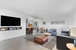 Hidden Valley Cottage - Modern Home in JT Hot Tub