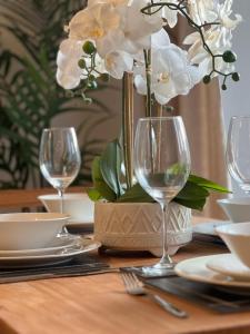 Spacious 2 Bed, 2 Bath Apartment by MCF