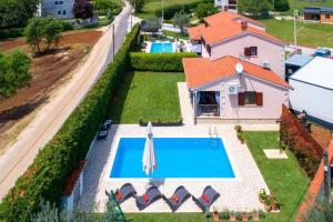 Villa Mia & Iva for 6 plus 2 people near Poreč with private pool & kids playground - pet friendly