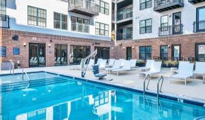 Two Story Penthouse, 2 Bedrooms with 2 and a half bathrooms, 2 Balconies, Skyline View, Pool