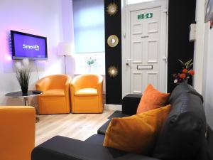 Make yourself at home! Large Rooms, Comfy