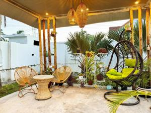 Lily cozy studio apartment with Balcony view