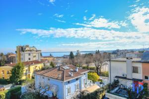 Surfing on the Lake DesenzanoLoft Official Partner Homes & Villas by Marriott Bonvoy