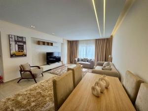 Glorious 2 BDR Apartment In Rehab City