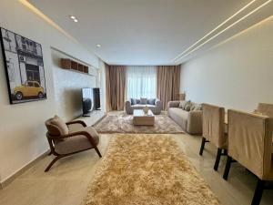 Glorious 2 BDR Apartment In Rehab City