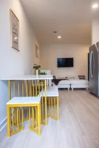 Cozy 1BR with Private Balcony, Gym, Pool & Workspace - Capitol View