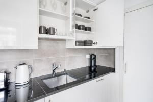 Blueground Fitzrovia walk to shops LON-65