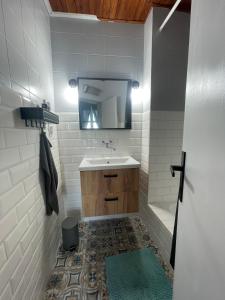 Varadys large apartment with private parking