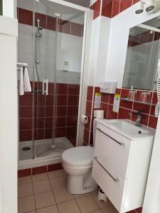 Hotels Brit Hotel des Halles : photos des chambres