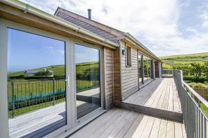 Sloopside Main House in the heart of Bantham with sea views