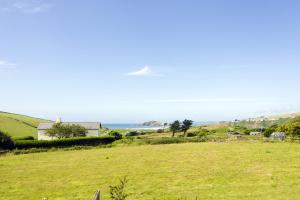 Sloopside Main House in the heart of Bantham with sea views