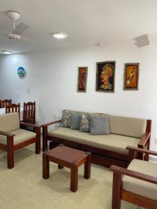 AP06 Espaçoso a 3 Minutos a Pé da Praia de Taperapuã, Acomoda até 8 Pessoas!