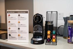 Balcony city view Spacious WiFi Family Contractors