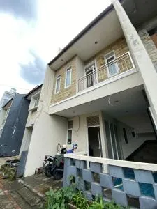 Ovista Villa - 谏义里