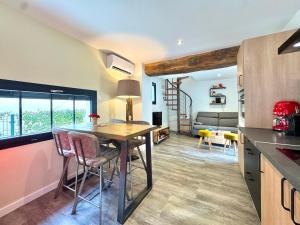 Appartements Le Pigeonnier d-antan a Beaucaire,Fourques : photos des chambres