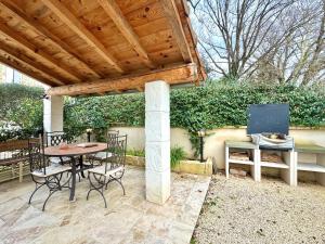 Appartements Le Pigeonnier d-antan a Beaucaire,Fourques : photos des chambres