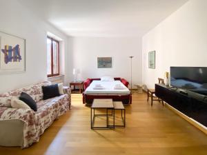 JHHIT - In the heart of Rome near the Colosseum