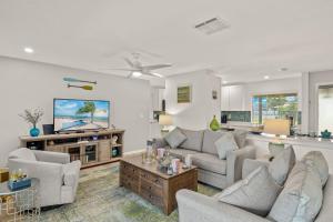 Villa Paradise Cove - NEW LISTING! Elec-Heated Pool wspa on Gulf Access w dock - SWFL Rentals