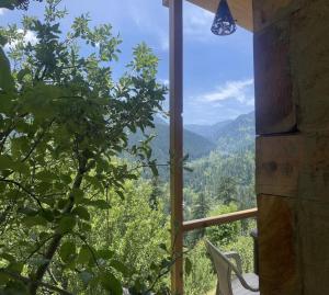 The Latoda forest edge duplex cottage in jibhi