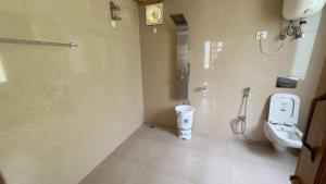 The Latoda forest edge duplex cottage in jibhi