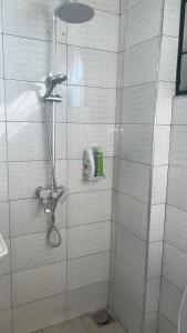 Naye Homes accessible 2 Bedroom apartment with Wi-Fi & parking