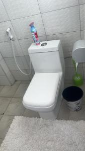 Naye Homes accessible 2 Bedroom apartment with Wi-Fi & parking