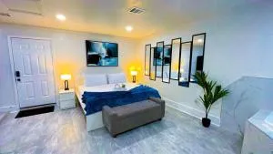 Luxury Studio with Jacuzzi near IAH - Humble