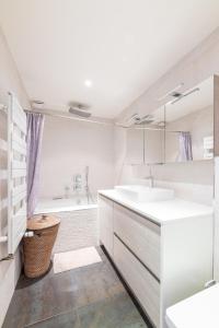 PARIS PASSY Spacieux 2 Chambres Balcon