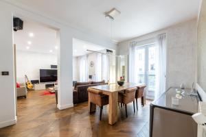 PARIS PASSY Spacieux 2 Chambres Balcon