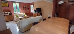 Spacious house in Montignies-sur-Roc with garden