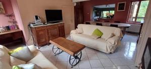 Spacious house in Montignies-sur-Roc with garden