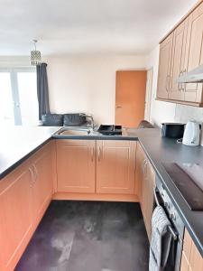 King Street, free parking and WiFi 2 bed by Lains Lettings