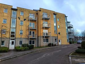 King Street, free parking and WiFi 2 bed by Lains Lettings