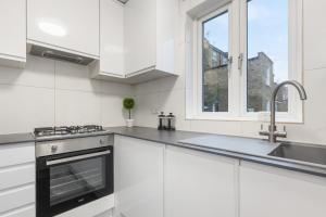 Modern 5-Bedroom Fulham Flat - Sleeps 12