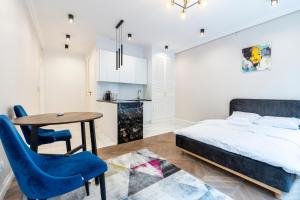 ArtDeco Luxury Apartments by BookingHost