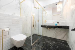 ArtDeco Luxury Apartments by BookingHost