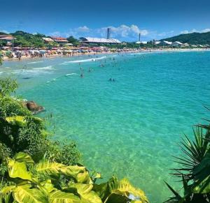 Apto 2 min caminhando da Praia de Ponta das Canas