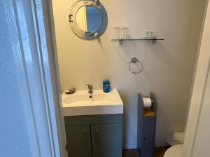 Double Room with Bathroom room in Ashby House