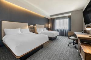 Guest Room with Two Queen Beds and City View room in Courtyard by Marriott Fort Lauderdale Downtown