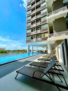 Cozy and Modern 1 Bedroom with Balcony