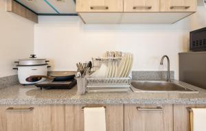 Cozy and Modern 1 Bedroom with Balcony