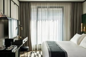 City View, Deluxe Guestroom, 1 King Bed room in Academias Hotel Autograph Collection