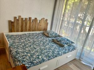 AStudio Lumineux à la plage, situation idéale commerces, bateaux ,restaurant à 20 m , Plage à 50 m, idéal pour un séjour reposant