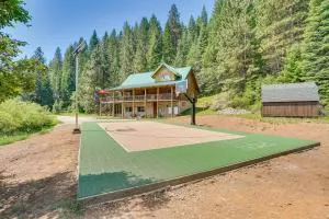 Log Home on 60 Private Acres By Mt Shasta Ski Park - Point McCloud