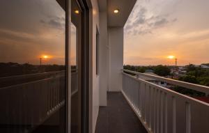 Cozy 1 Bedroom with Sunset View in Balcony
